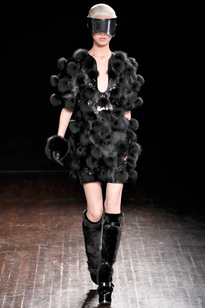 Look 13